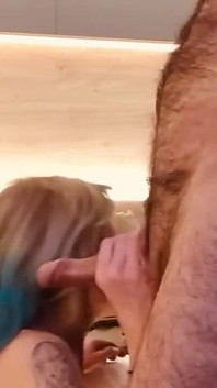 Evli İspanyol orta yaşlı seksi kadın otelde mastürbasyon yapıyor ve sikiliyor