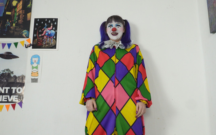 Alice Bean: Silly Clowngirl