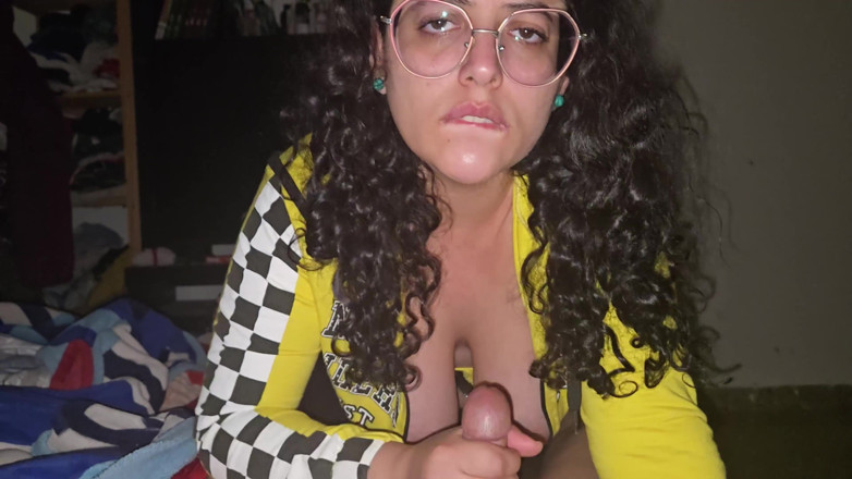 Eddie Queens: 冷たいですし、Babyluna939がエディ・クイーンのチンポをしゃぶってあなたを温めに来ます。この新しい視点では、最後の一滴まで精液が1つ残る