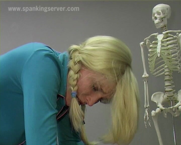 Spanking Server: Karolina Ass Strap Classic 07173