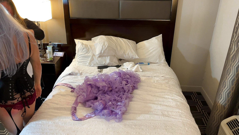 Sissy Bailey Wilde: Cewek dominatriks ini lagi asik ngentot memek bejatnya sampai matanya...