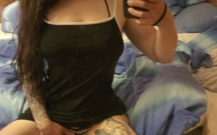 Sex miss brukare: Suamiku pulang dan ngeliat memek bejatku