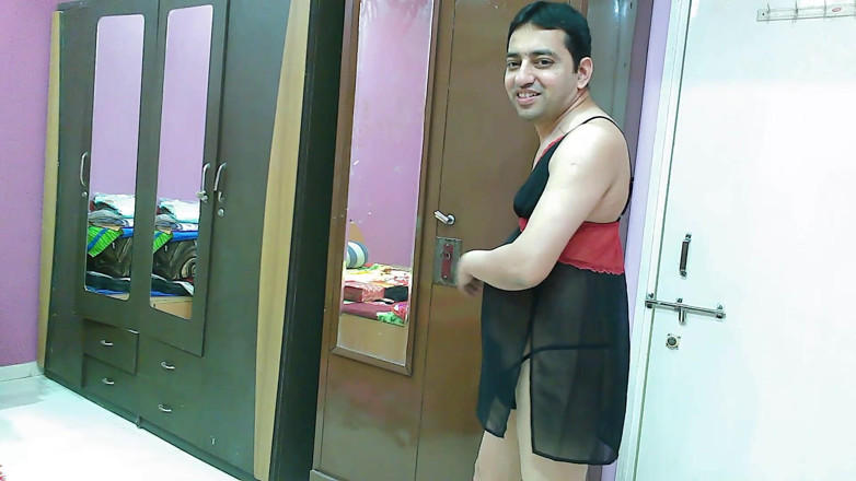 Cute & Nude Crossdresser: Quente maricas crossdresser femboy Sweet Lollipop em uma lingerie preta...