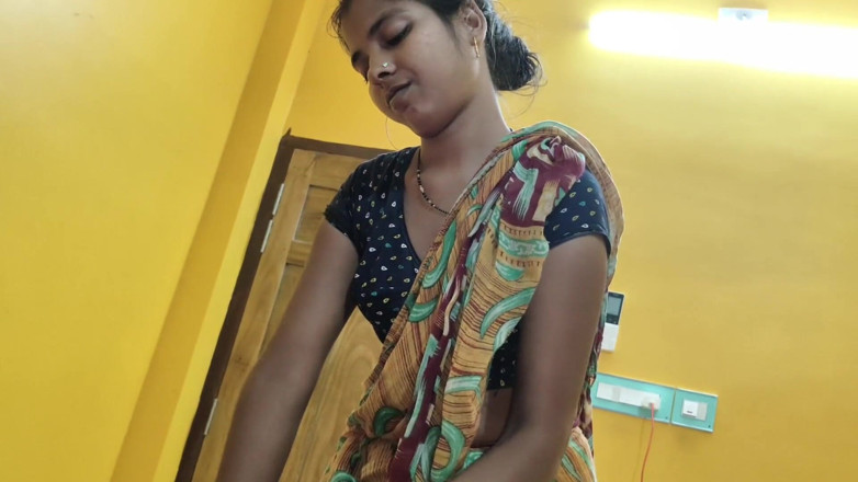 Nikku: 印度德西村继妹的法律继兄在印地语视频中做爱