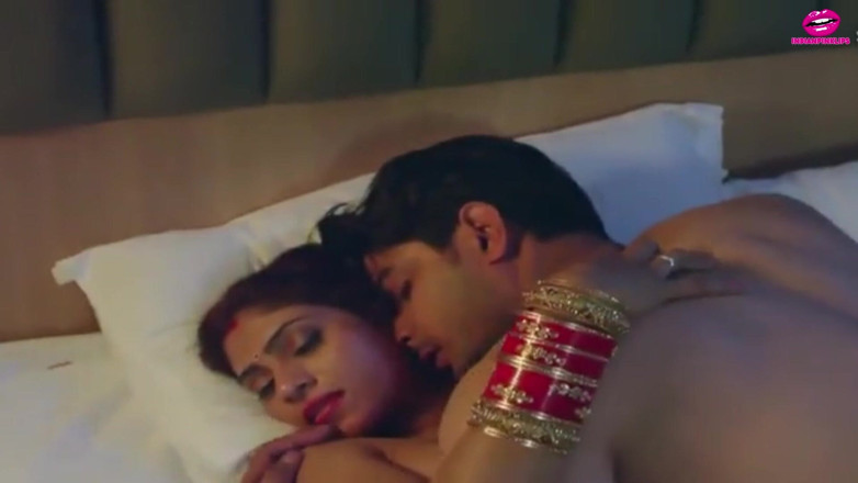 Indianpinklips: Asyalı desi çift sert sevişiyor ve sikişiyor