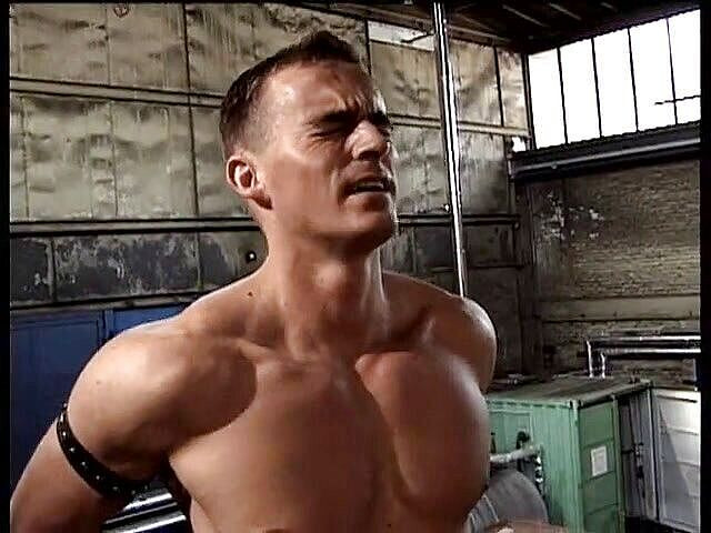 Cazzofilm: Cazzo. Thời gian thô bạo trong nhà kho