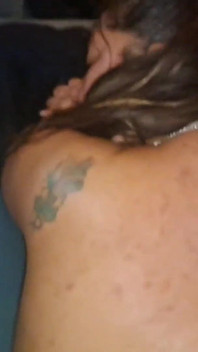 Смокче їзда на великому чорному члені, облизуючи мою пизду пальцями, сквірт, хардкорний кричущий оргазм