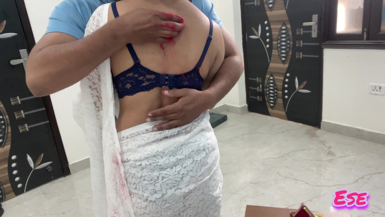 Sammy Sins: Abang ipar membuka blaus adik ipar semasa Holi