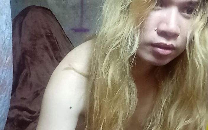 Reynaldo6: Regina de astăzi îl caută pe tati care este atât de...
