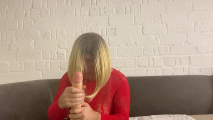Rockme74: Crossdresser dengan stoking hitam dan lingerie merah menggoda dengan dildo...