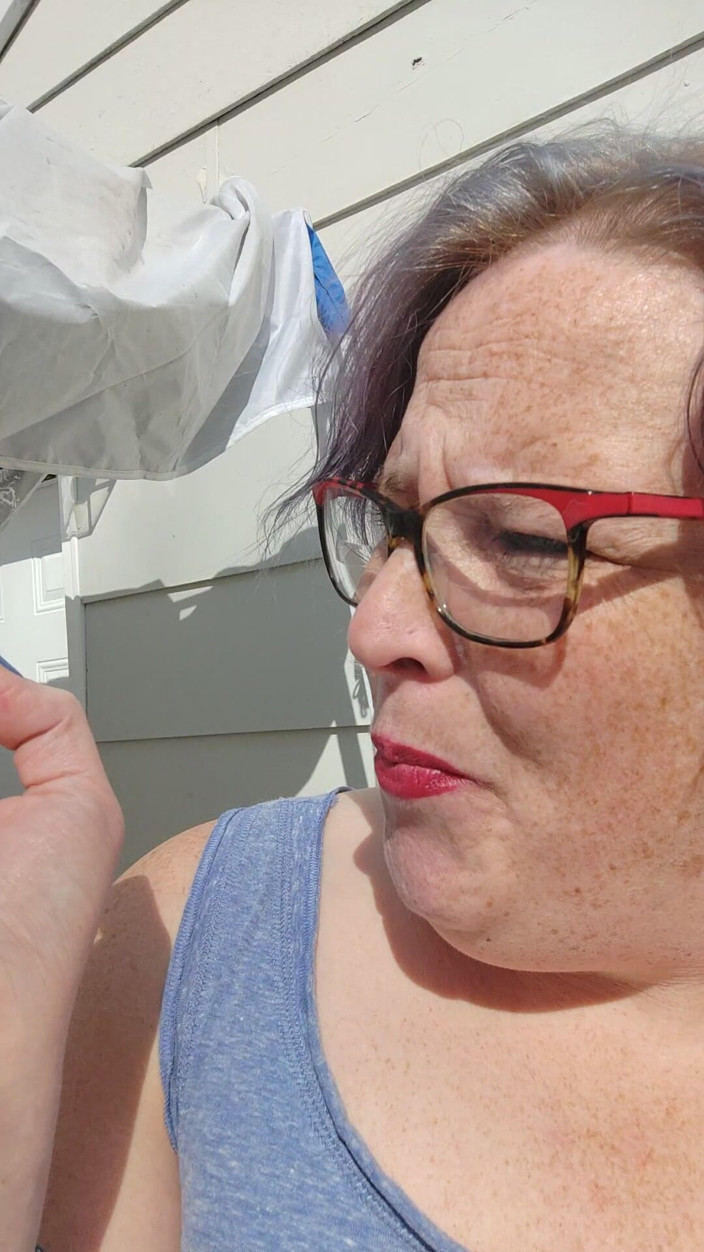 AngYourDirtyCanadian: Kalm buiten rookmoment met een speelse lippenstiftlook