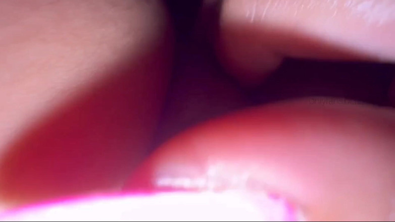 sofiasexxx: Я проснулась такая горячая, что не могу остановить мастурбировать