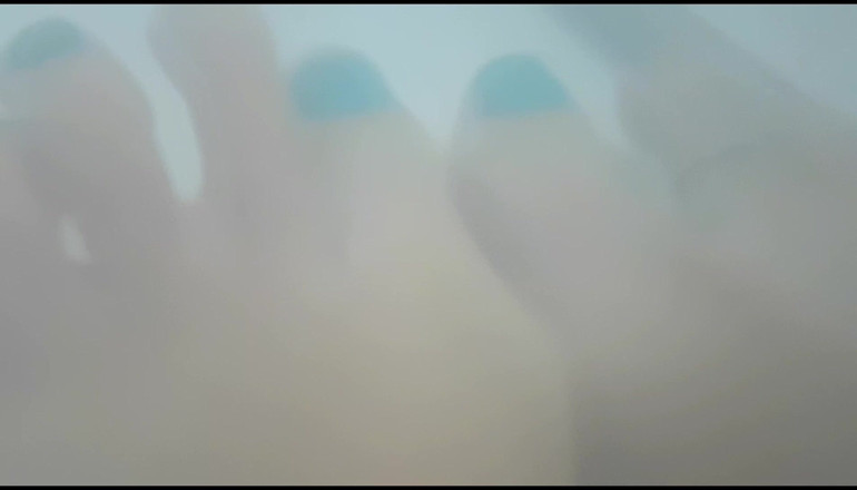 Erotic Tanya: Adoration minuscule des pieds sous l’eau