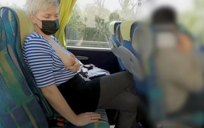 Mature_cunt: Risky bus syntribation orgasm