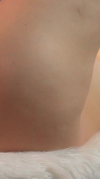 Tesão loira se masturba na frente de você