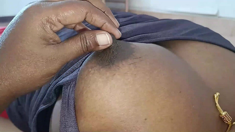 Luxmi Wife: 第3集 - 女大学生在家自慰