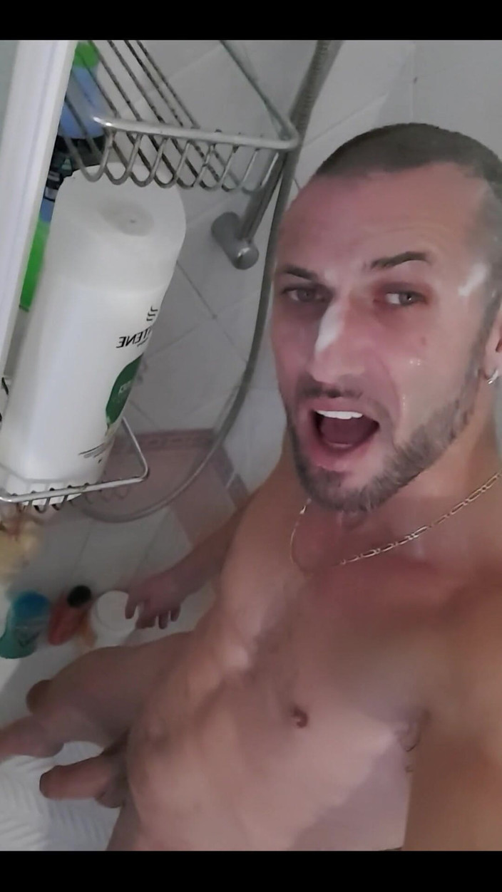 Boy jerking off: Pojďte se se mnou osprchovat horkou sprchu?