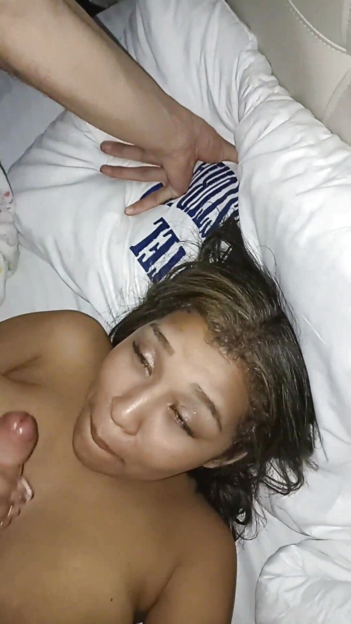 Pikaa6: 18letá Latina saje ptáka nevlastních bratrů