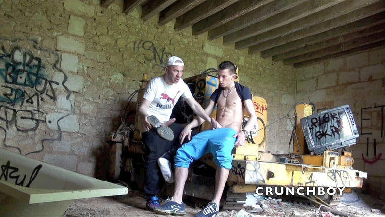 Sneaker gay: Phụ cấp giày thể thao cho 2 badboys trong exhib witgh...