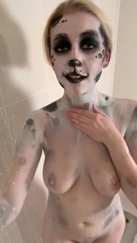 Masturbazione bodypaint gioco in doccia