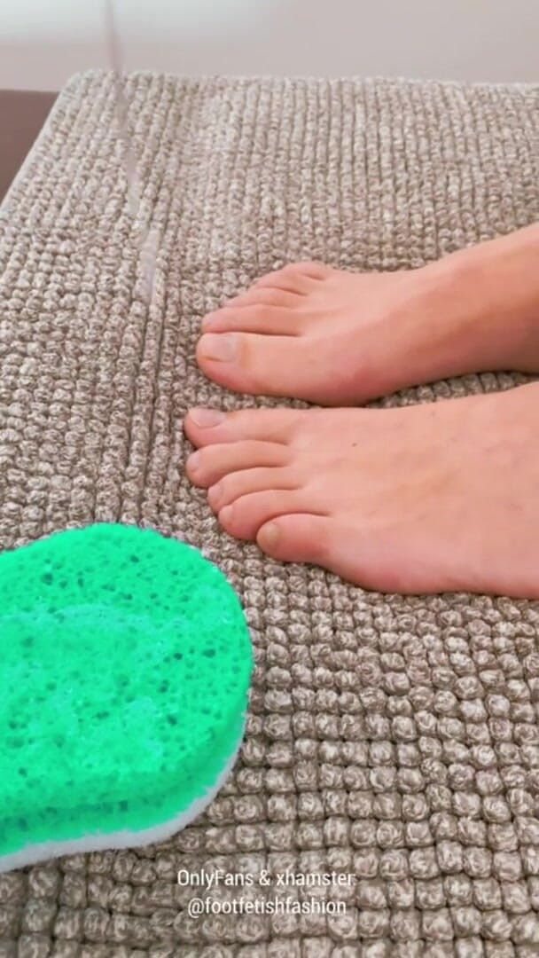 FootFetishFashion: My first massage with oil