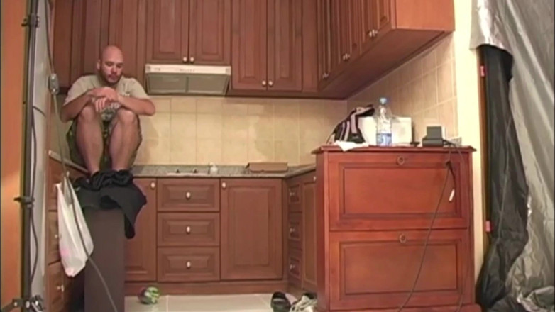 TGIRL ROOM: 아시아 여학생이 집에 돌아와 큰 자지에게 엉덩이를 당함