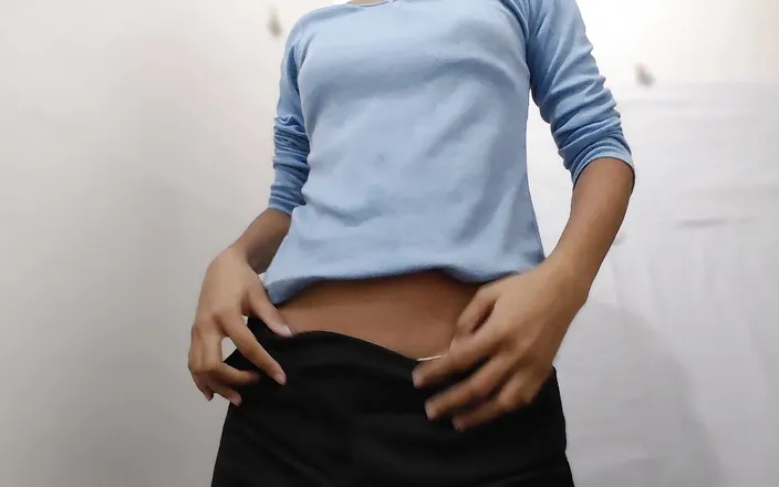 desigirl93: Hot and Spicy Latina Babe Julia Bloom Strips to Show...