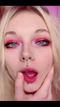 Does That Makes You Wanna Feel My Lips Around Your Dick?