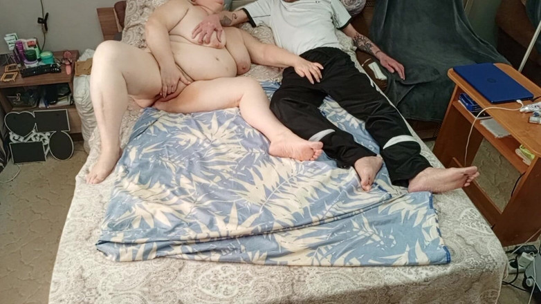 Zona901: Viděl jsem sousedku masturbovat a pomohl jsem jí stříkat tím, že...