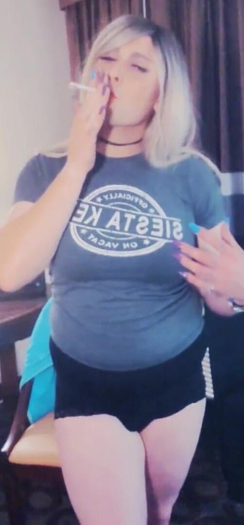 Blonde Sissy Smoking Long White 120's (Bottom Bitches)