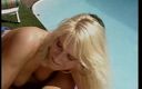 Vintage megastore: Вінтажний секс утрьох на відкритому повітрі для гарячої блондинки