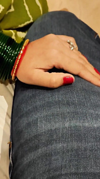 mujhe bahkaane ke baad main apne dost ki hot mammi ko chodta hoon. hindi men