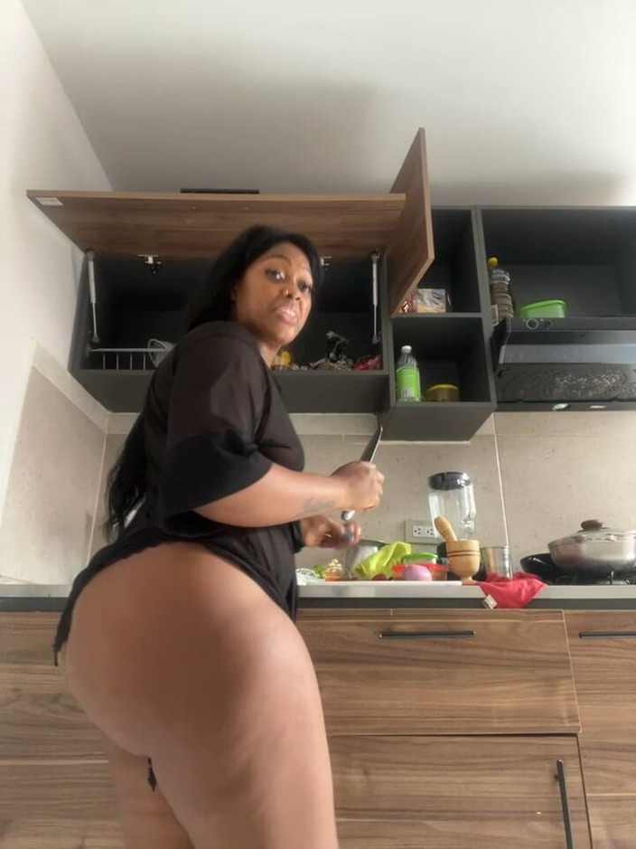 Lily Baudinx: 私の驚異的なお尻、エピソード1027にジャックオフ