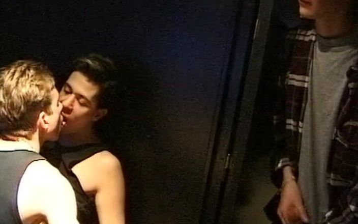 Gay 90's Vintage Porn: Người đàn ông ham muốn tiếp xúc với da # 7
