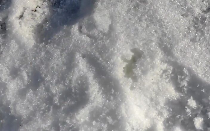 Idmir Sugary: Сперма на снегу крупным планом и показ спермы на снегу