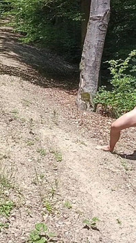 A la vista del camino , duro fap con corrida en el vientre