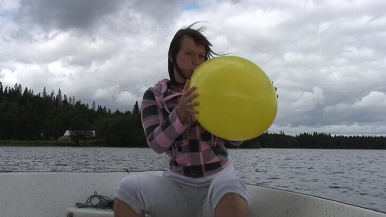 Looners Passion: Foukni Poppovi uprostřed jezera