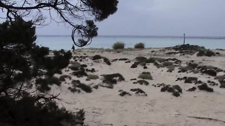 Sextermedia by Pete: Couple Spied on While Fucking on the Beach