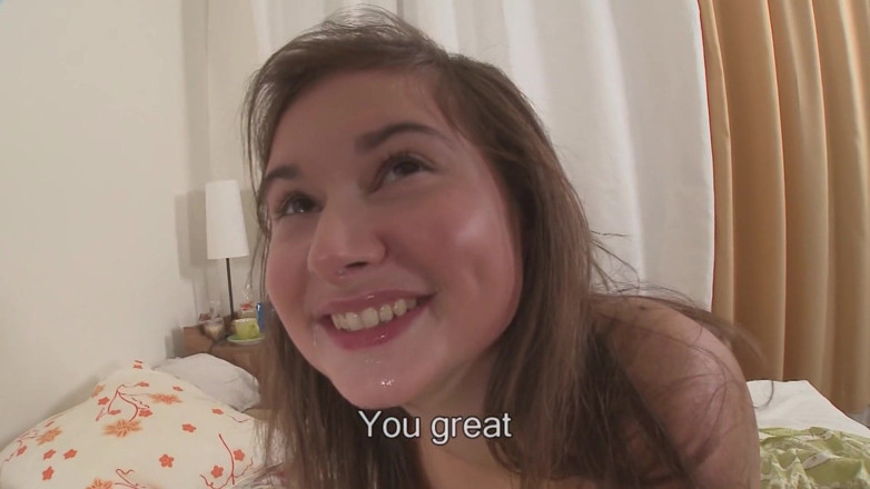 Dirty Teeny: Une jolie fille modeste séduit un ami et fait du...