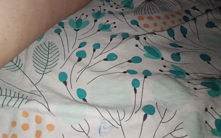 Deshi cat: Deshi Girl剃光她流白浆的阴户和屁股