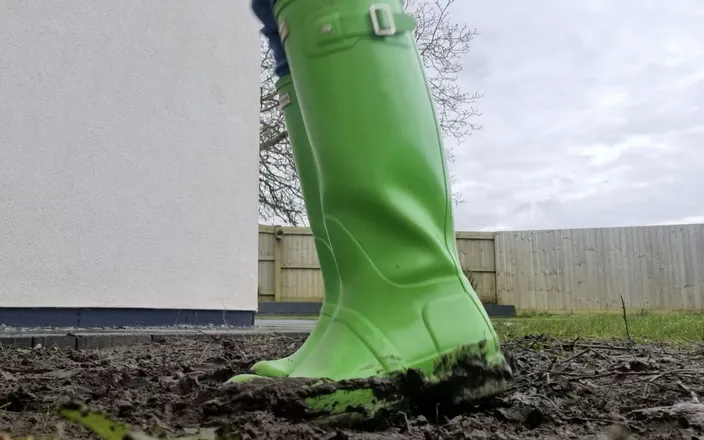 Brook Logan: Muddy Wellies Açık havada