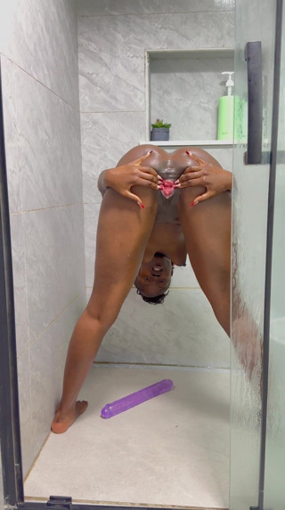 Chickysue: Some Bathroom Action Just for You