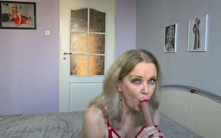 Misses_Jenny: Privéshow in rode lingerieset
