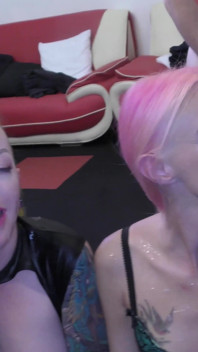 Plenty of Bukkake Facials for Roxy and Piggymouth_2