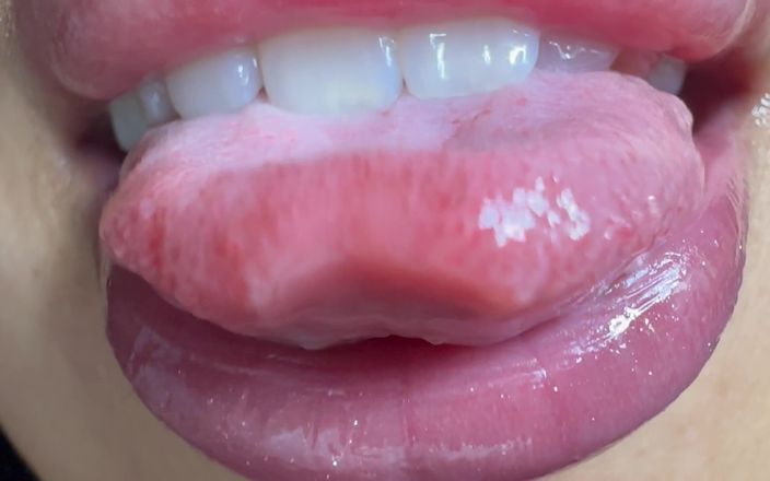 Asmr_mouth: 이 작은 남자를 입에 입에 대고 있는 자이언트