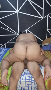 Susu yang enak yang saya berikan kepada gadis saya