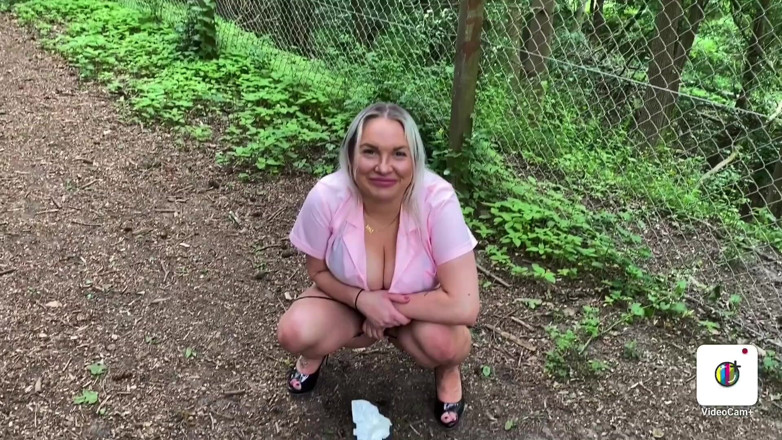 Mia XXX: Miaxxx Blond Teengirl Pee in Forest 2020