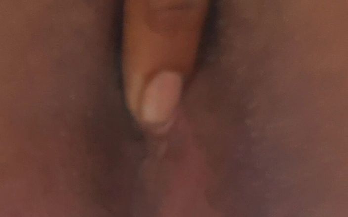 Chet: Fingering lubang pantat di luar ruangan