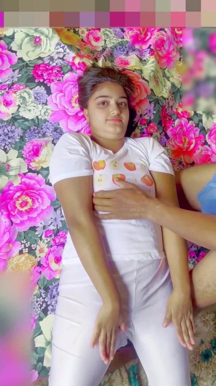 Your_aisha: Une belle desi indienne se fait baiser la chatte étroite, vidéo...