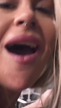 MILF Zlata Shine Met Grote Tieten Is Verslaafd Aan Anale Seks Met Een Dikke Pik